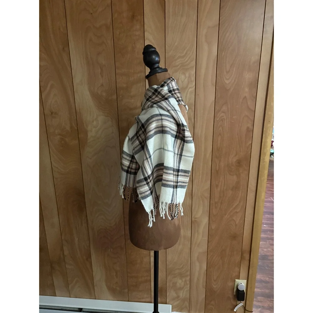Berkshire Handkerchief Co Inc Plaid Scarf Cream Tan Black Acrylic Fringe Wrap‎